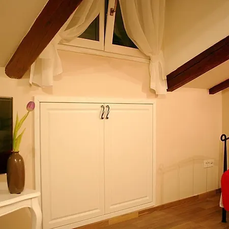 巴尼卡公寓&客房 招待所